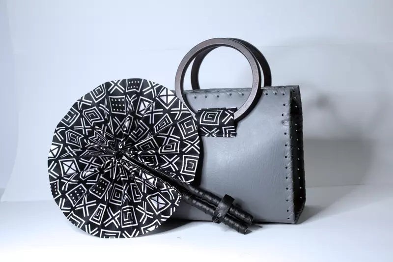 BIJOUCREATESSHOP Sac à main en cuir végétalien gris avec poignées en bois imprimé cire Ankara noir et blanc avec ensemble portefeuille co-ord