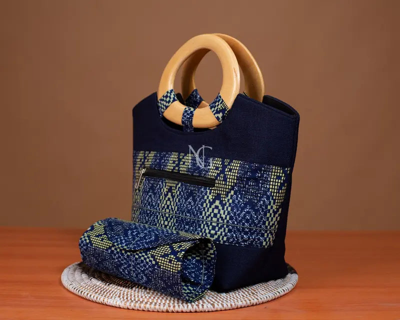 Sac Wax Ethnique & Raphia Bleu Nuit – Poignée Bois NIENIAGOLLE