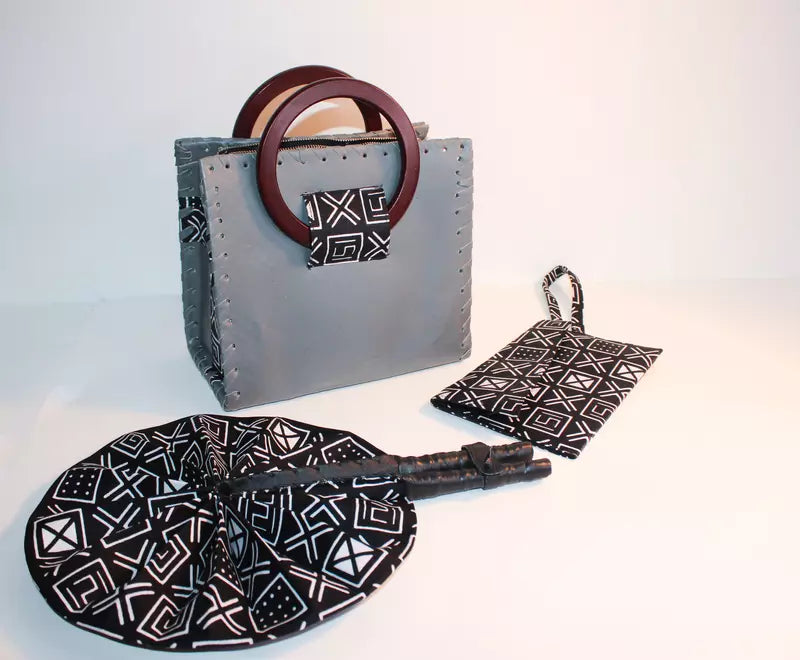 BIJOUCREATESSHOP Sac à main en cuir végétalien gris avec poignées en bois imprimé cire Ankara noir et blanc avec ensemble portefeuille co-ord