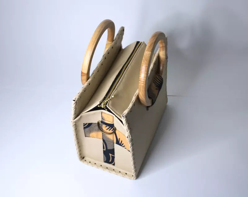 Sac à main en cuir végétalien beige avec poignées en bois et imprimé floral en cire d'Ankara avec ensemble portefeuille