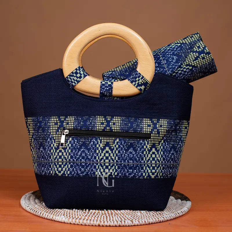 Sac Wax Ethnique & Raphia Bleu Nuit – Poignée Bois NIENIAGOLLE